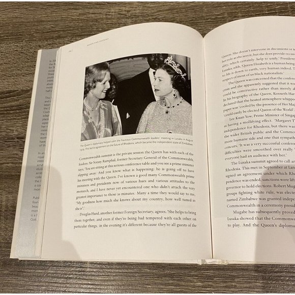 Rare Book Queen and Country By William Shawcross Illustrated And Rare - Picture 2 of 3